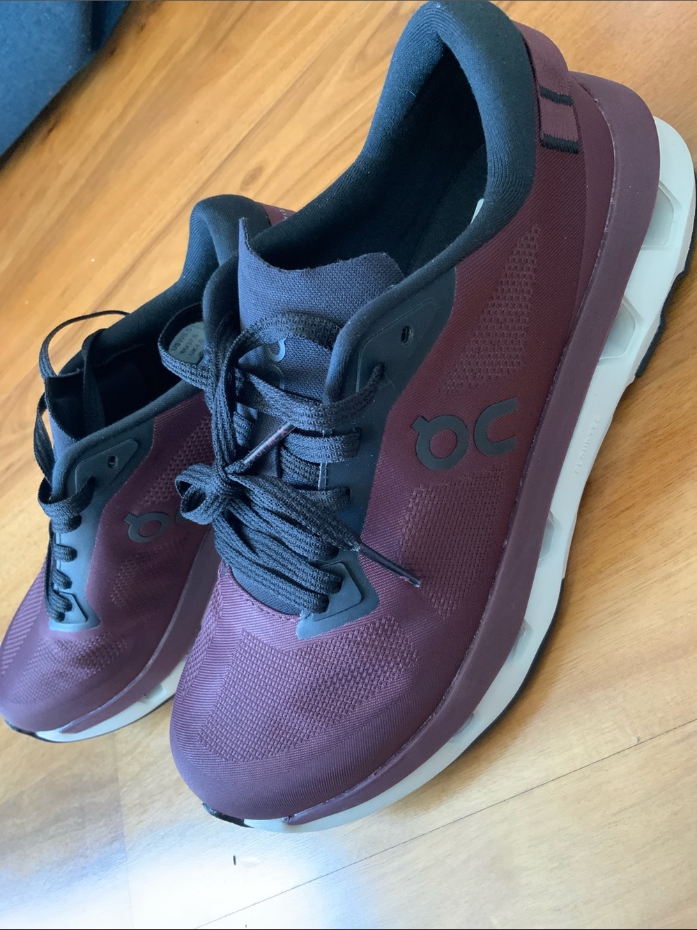 On Running Cloudzone in mulberry black Size 6.5 Women’s On Cloudzone